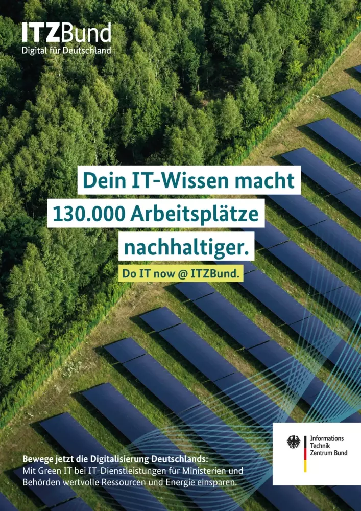 Plakatmotiv: Ein Solarzellenpark aus der Vogelperspektive. Darauf der Text: Dein IT-Wissen macht 130.000 Arbeitsplätze nachhaltiger.