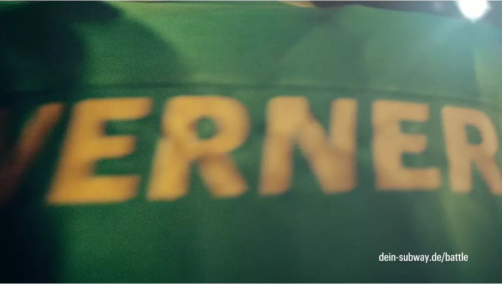 Standbild aus dem Case Video. Es ist ein Footballtrikot mit dem Namen "Werner" zu erkennen.
